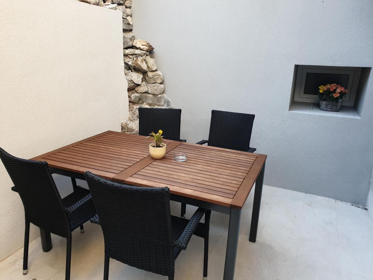 Castel Apartment Mali Lošinj Екстериор снимка